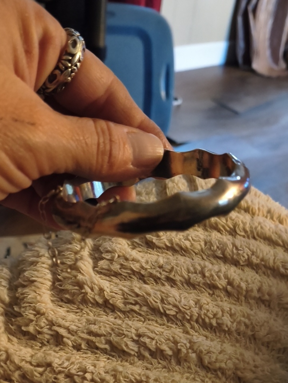 Silver-Tone Scalloped Bangle Bracelet - Women Accessories